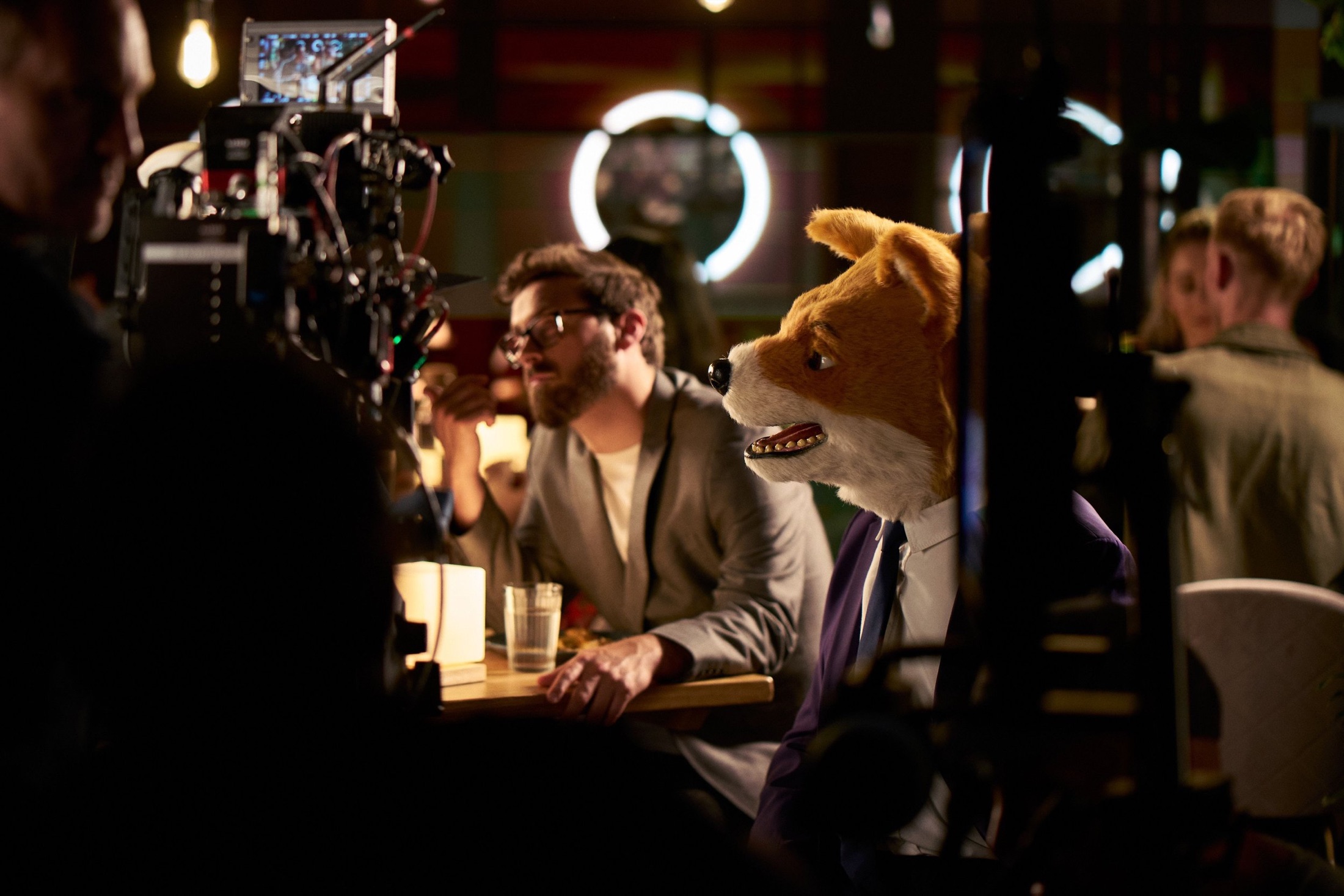 Behind the scenes: Foxy at a date table